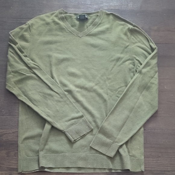 Eddie Bauer Men's Sage V-Neck Sweater - Picture 1 of 3
